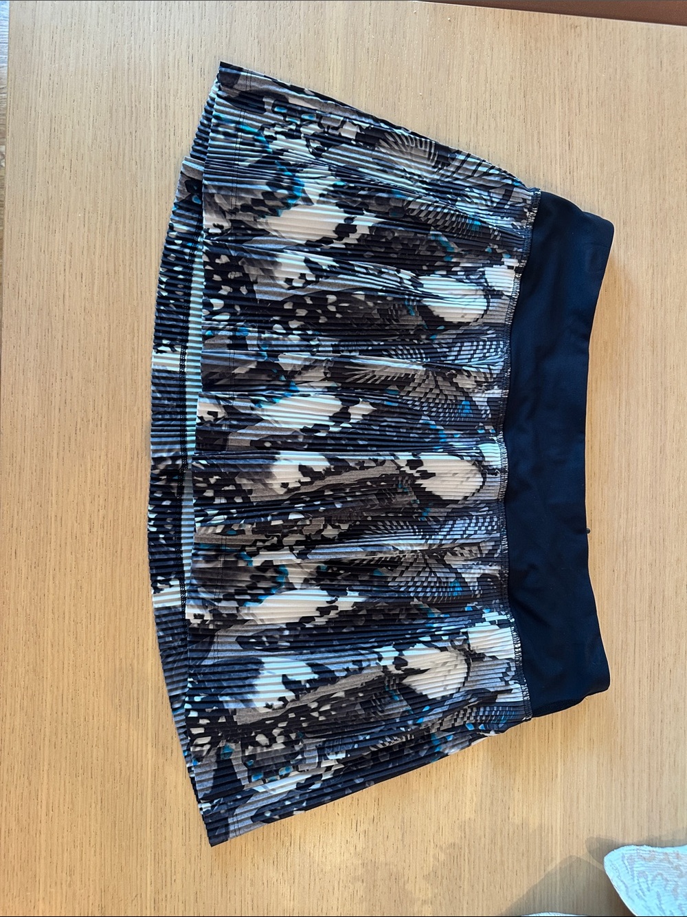 lululemon athletica Pleated Abstract Print Skater Skirt - Black/Blue/White